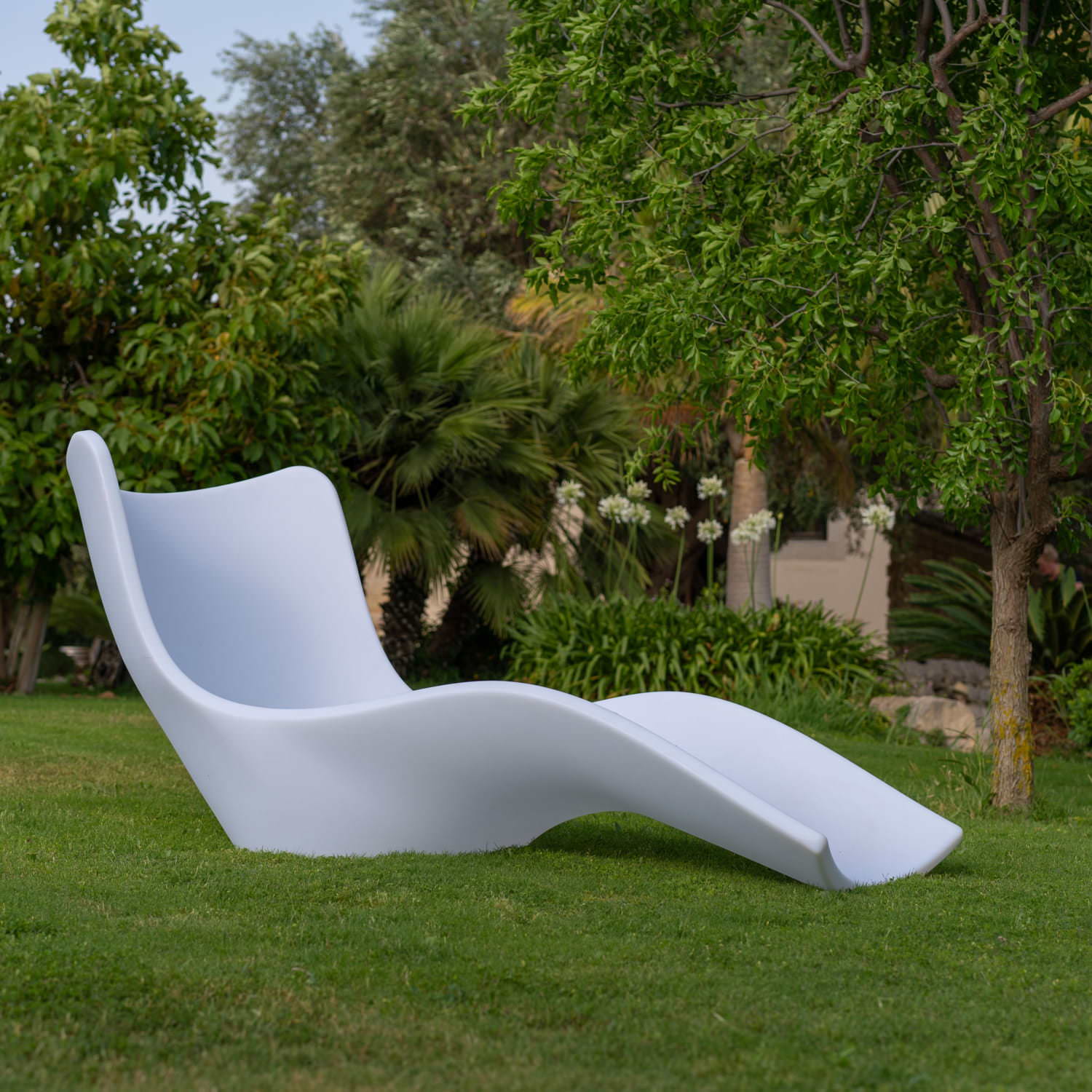 CHAISE-LONGUE-CASSIOPEA-BIANCA-6 - SINED | Douches de piscine | Chaises longues de jardin | Cheminées électriques | Radiateurs infrarouges